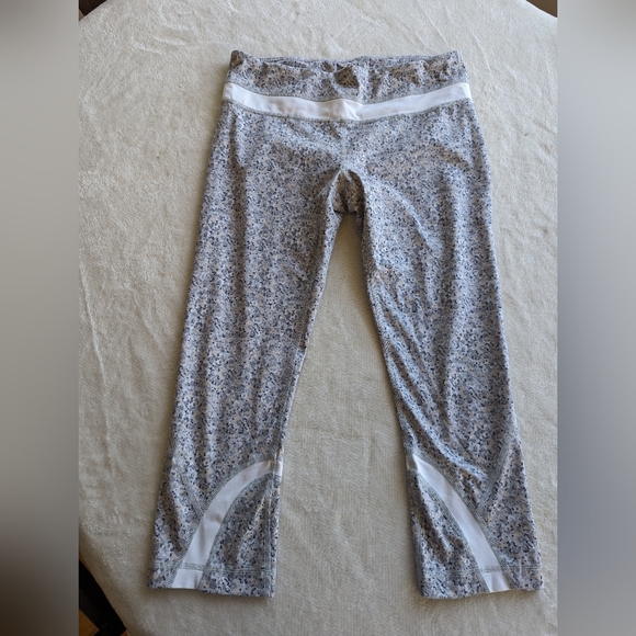 Lululemon capris - Picture 1 of 4